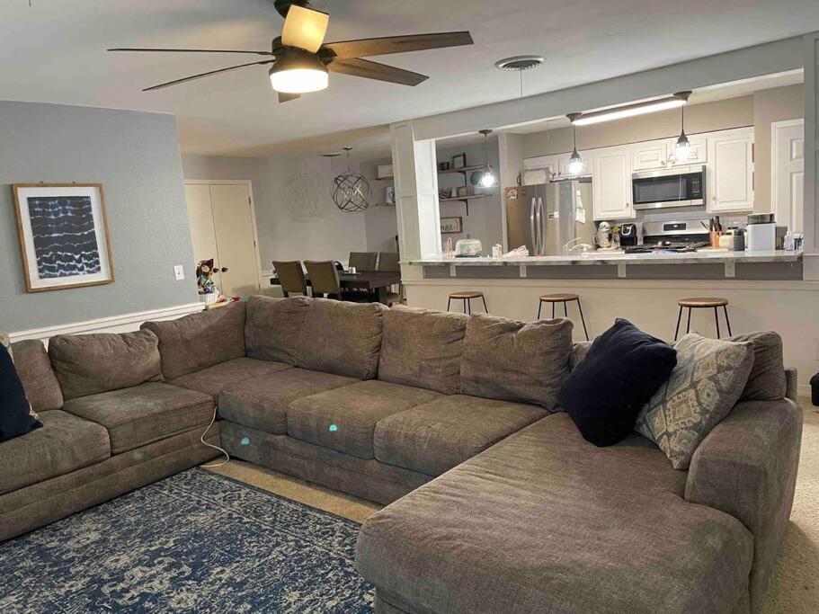 Large Open Space For Family Fun! Амарило Екстериор снимка